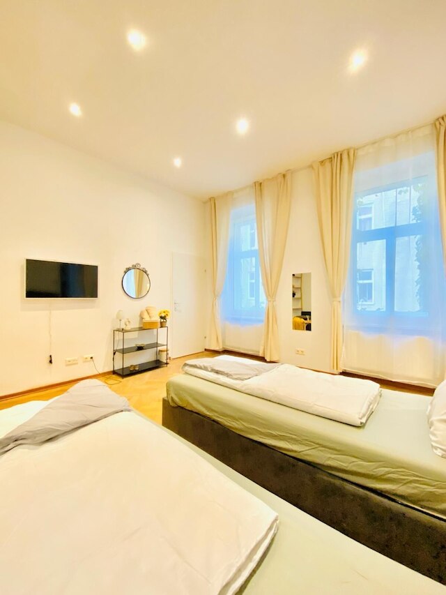 ブライト アンド スペーシャス 2ベッドルーム フラット ウェストバーンホフ