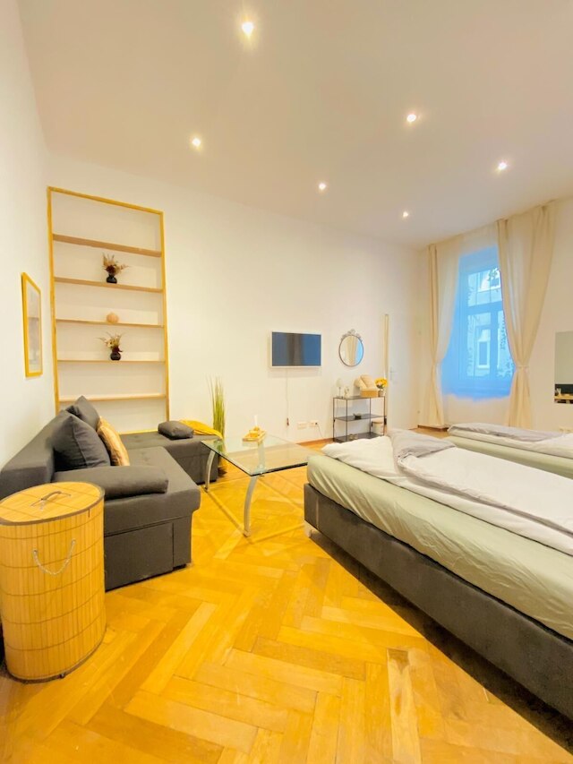 ブライト アンド スペーシャス 2ベッドルーム フラット ウェストバーンホフ