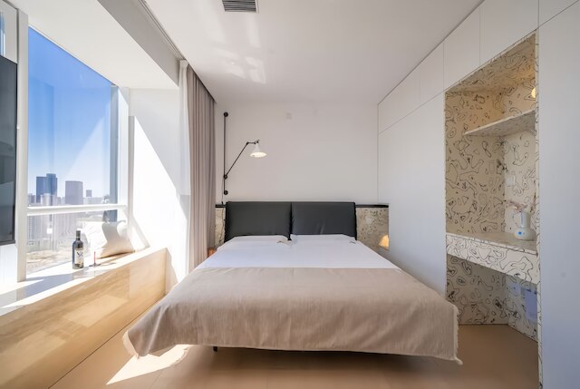 Shanghai Hills & Fan Stay