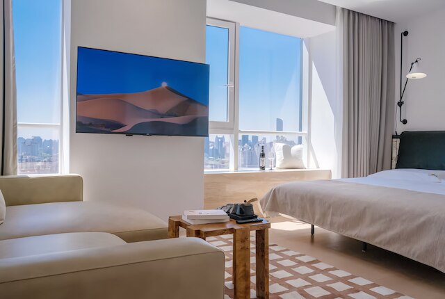 Shanghai Hills & Fan Stay