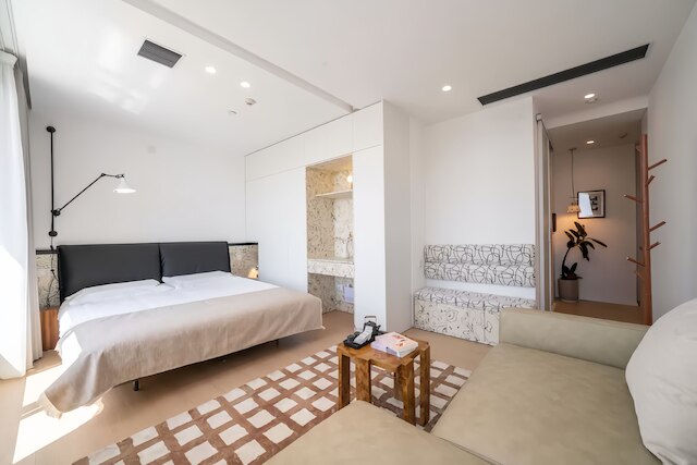 Shanghai Hills & Fan Stay