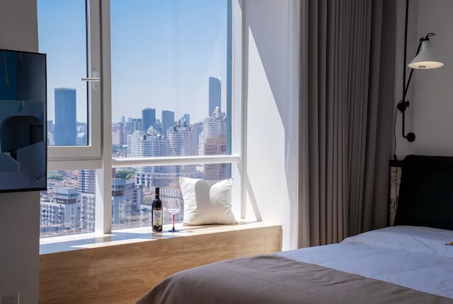 Shanghai Hills & Fan Stay