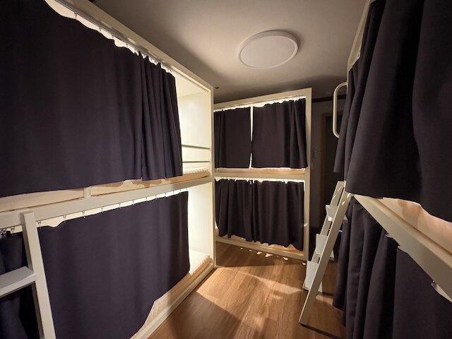 K wave guesthouse only Female 2