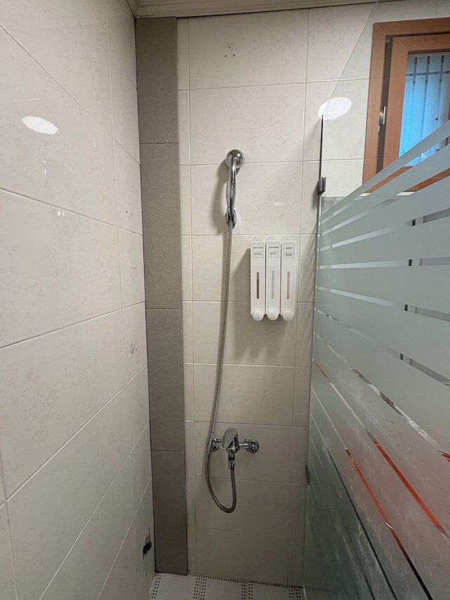 K wave guesthouse only Female 2