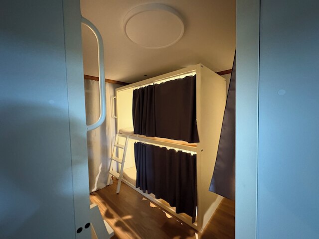 K wave guesthouse only Female 2