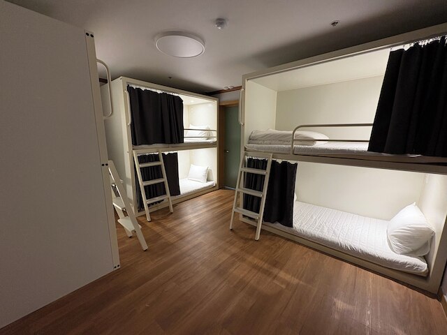 K wave guesthouse only Female 2