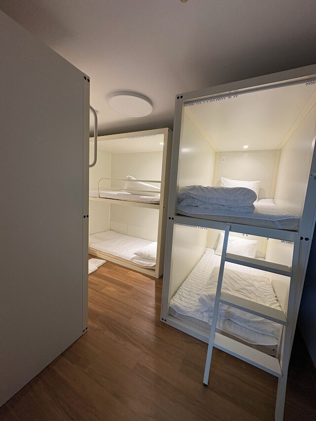 K wave guesthouse only Female 2