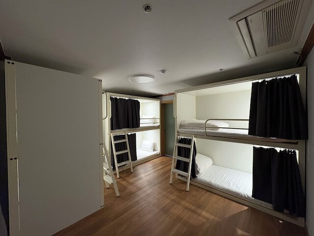 K wave guesthouse only Female 2