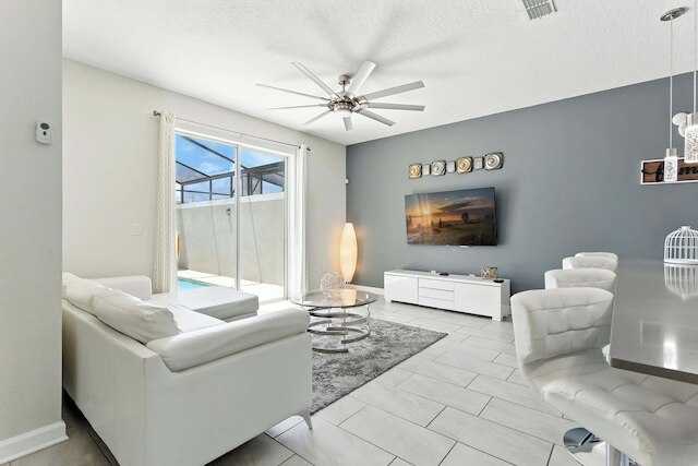 コンフォート ステイ ウィズ プール ニア アトラクションズ