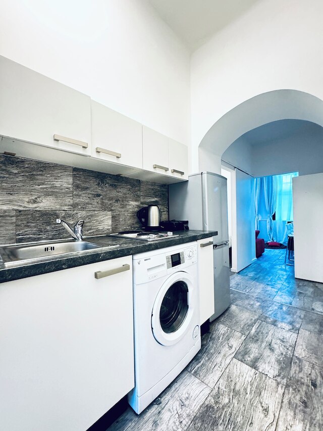 バジェット 1ベッドルーム アパートメント ウィズ リビングルーム AKH