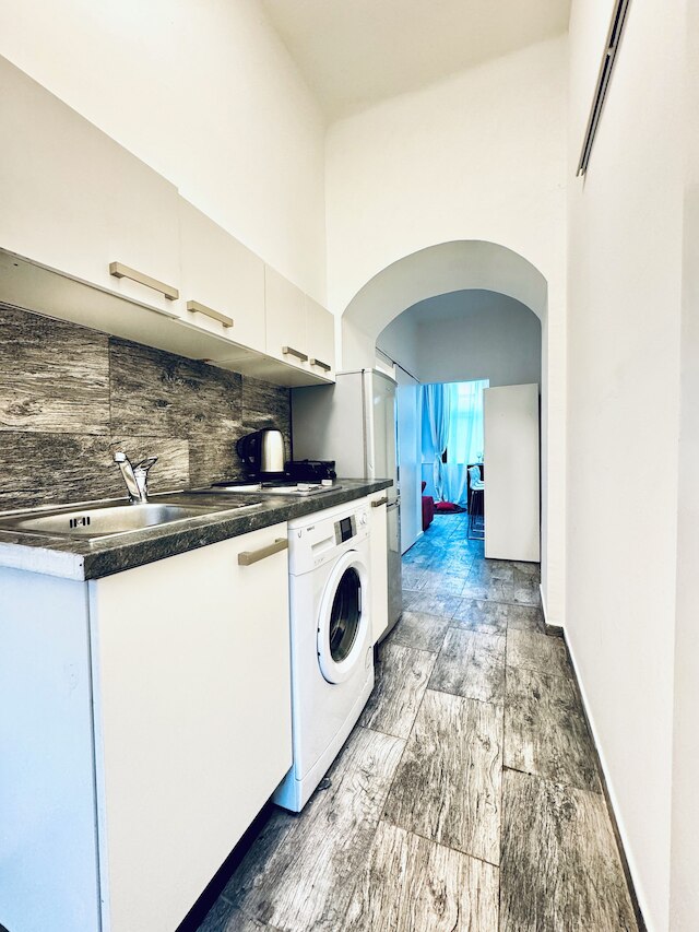 バジェット 1ベッドルーム アパートメント ウィズ リビングルーム AKH