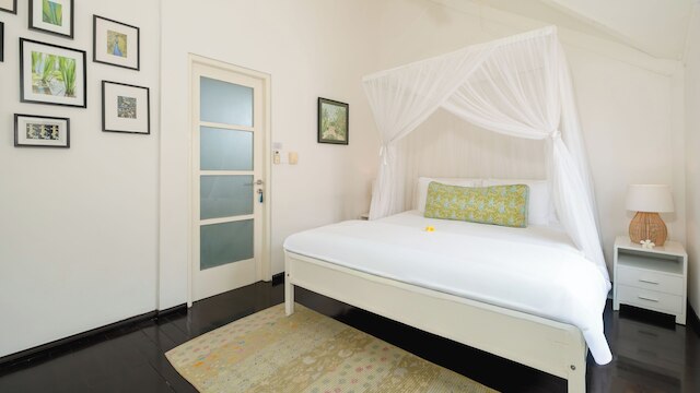 ヴィラ メルタ サリ 8 バイ ヴィラ ファインダー