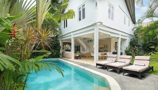 ヴィラ メルタ サリ 8 バイ ヴィラ ファインダー