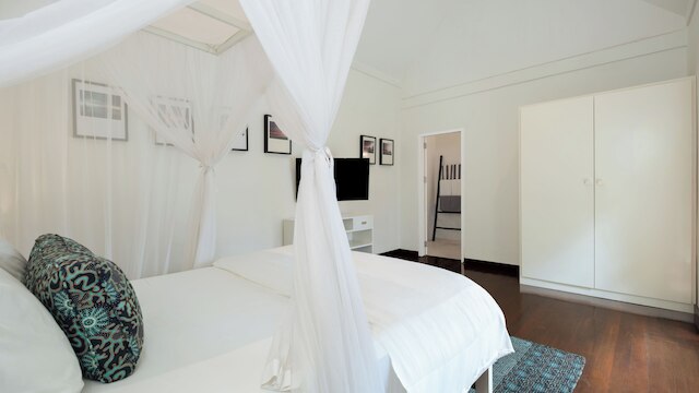 ヴィラ メルタ サリ 8 バイ ヴィラ ファインダー