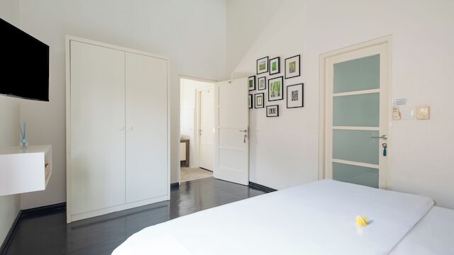 ヴィラ メルタ サリ 8 バイ ヴィラ ファインダー