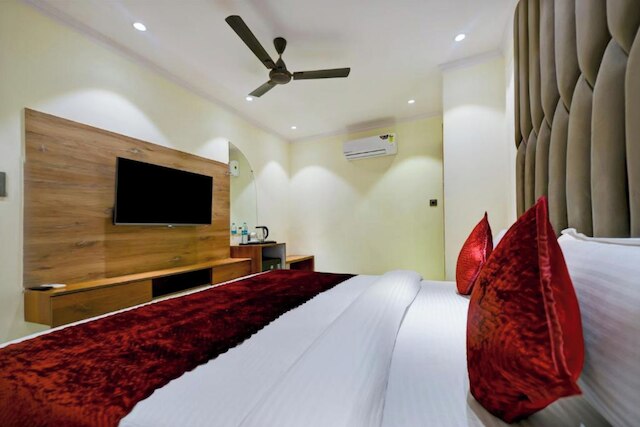 ホテル スーリヤ プラザ