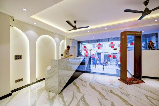 ホテル スーリヤ プラザ