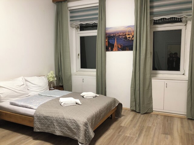 チャーミング 1ベッドルーム アパートメント ウィズ ガーデン ダニューブ