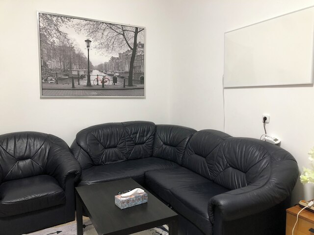 チャーミング 1ベッドルーム アパートメント ウィズ ガーデン ダニューブ