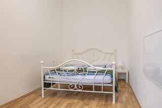 ブライト 2ベッドルーム アパートメント ニア ドナウ