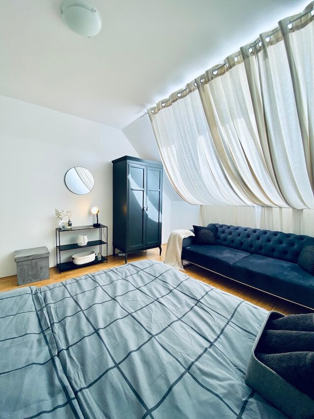 コンフィー 3ベッドルーム アパートメント ウィズ リビングルーム バルコニー