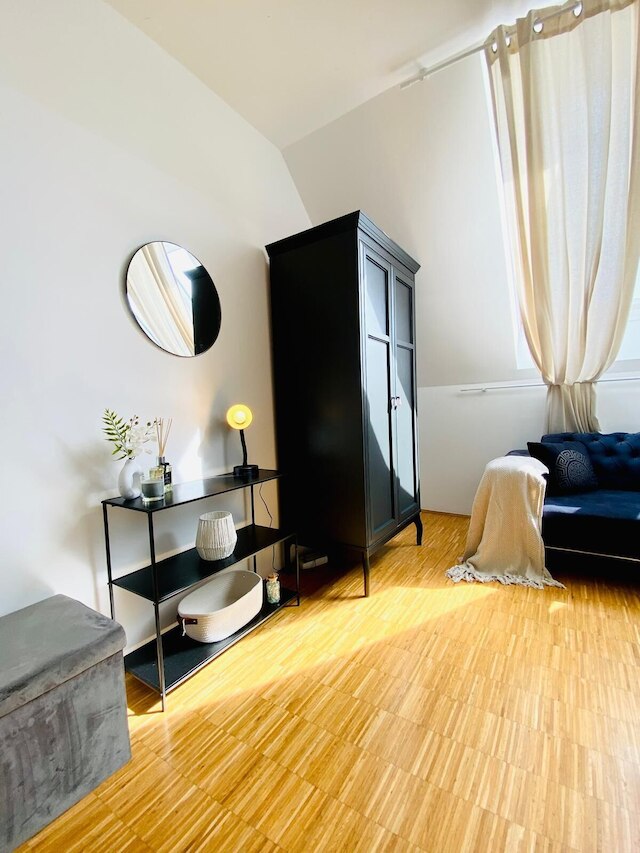 コンフィー 3ベッドルーム アパートメント ウィズ リビングルーム バルコニー