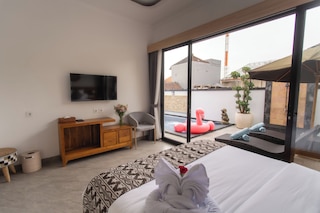 トゥー ビー ラ ヴィラ ジンバラン