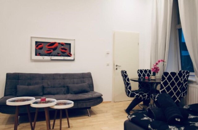 ラブリー ベッドルーム アパート ニア アウガルテン