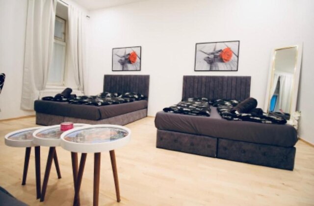 ラブリー ベッドルーム アパート ニア アウガルテン