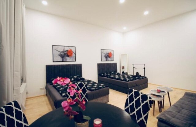 ラブリー ベッドルーム アパート ニア アウガルテン