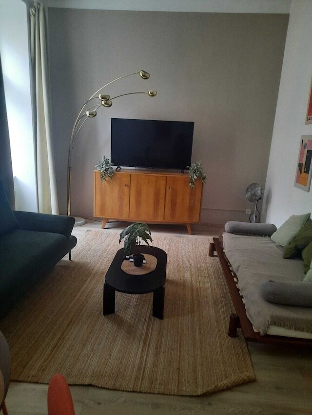 モダン 1ベッドルーム ウィズ リビングルーム セントラル