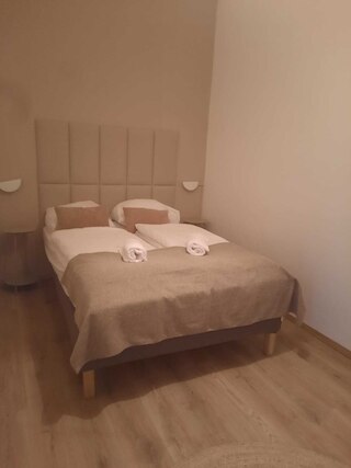 モダン 1ベッドルーム ウィズ リビングルーム セントラル