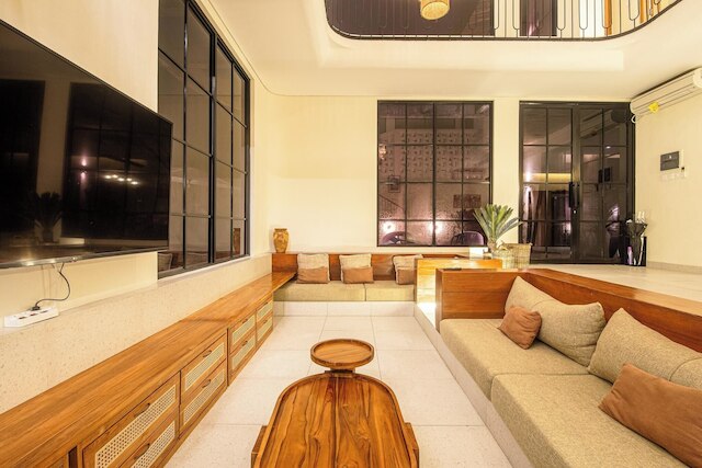 Elegant 4BR Seminyak Villa 10min From the Shore