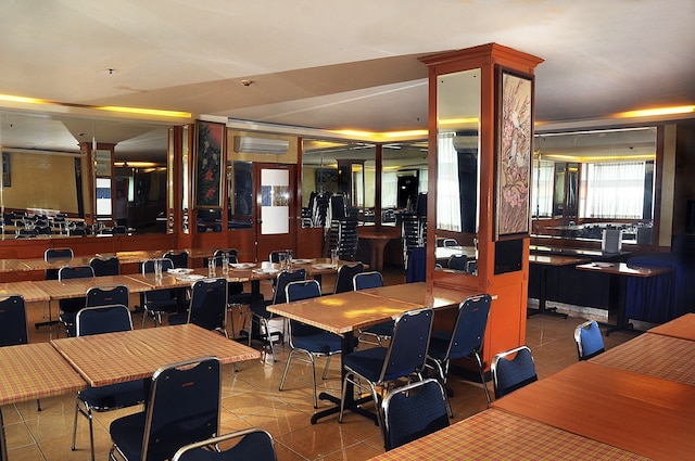 プラザ ホテル ハルコ マンガ ドゥア