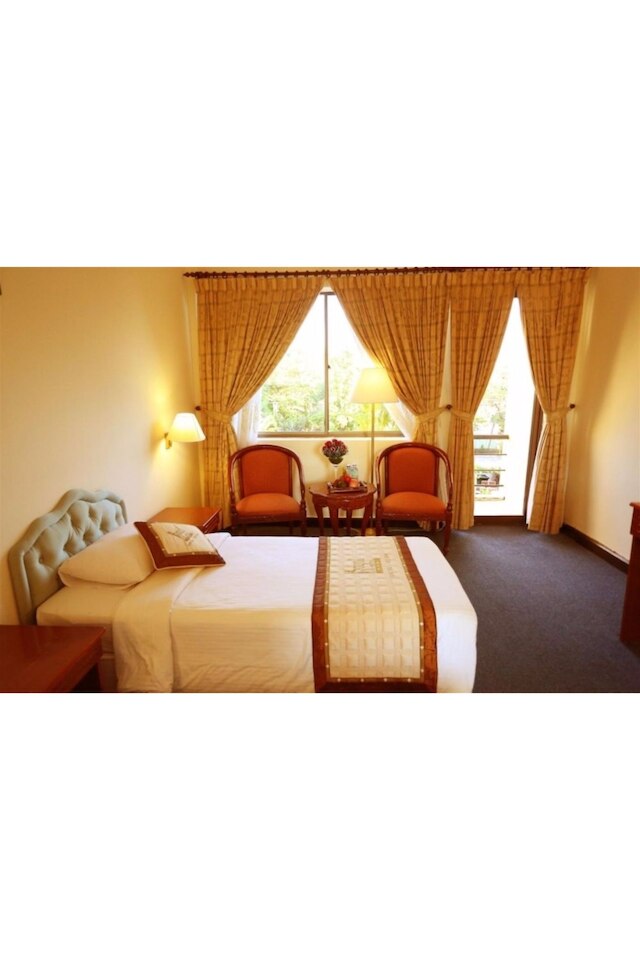 ロイヤル ホテル