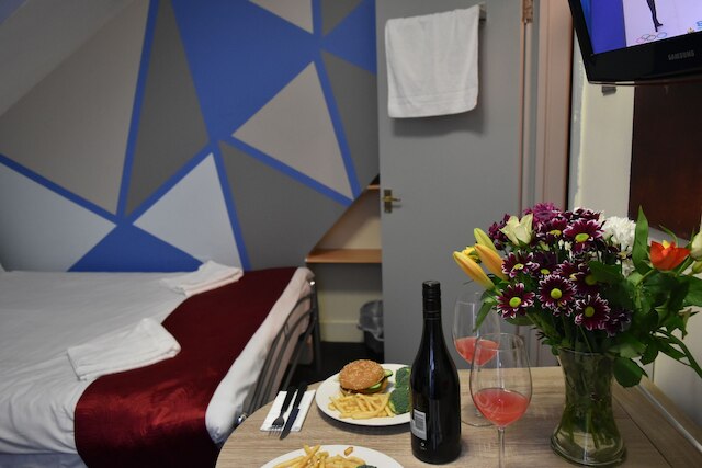 ロンドン オリンパス ホテル ニルヴァーナ