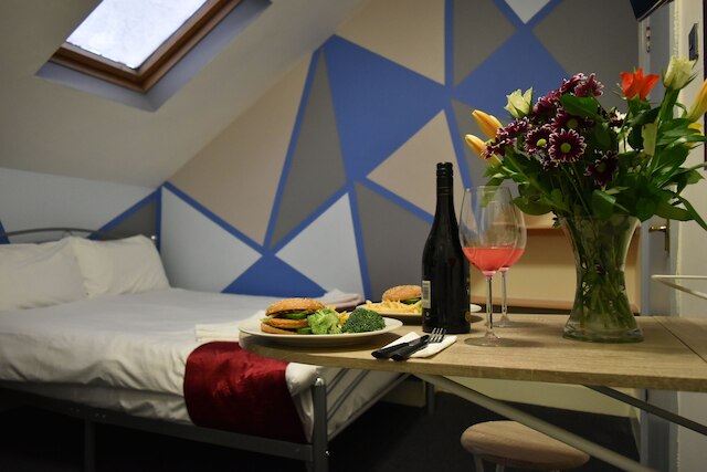 ロンドン オリンパス ホテル ニルヴァーナ