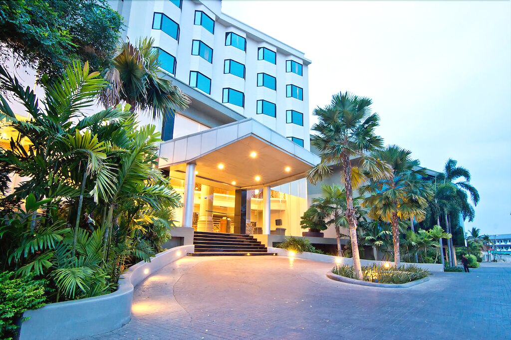 4.ザ グランド リバーサイド ホテル ピッサヌローク