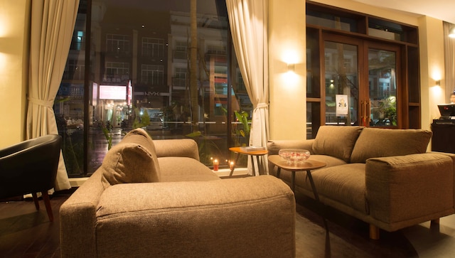 アーモンド ホテル バサック リバー