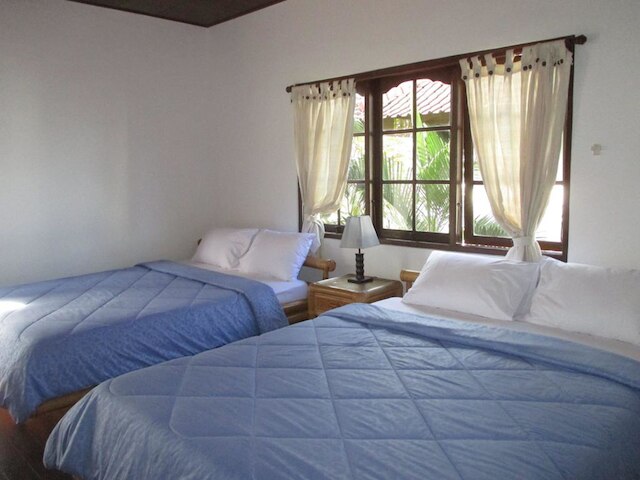 ユリ バンガローズ