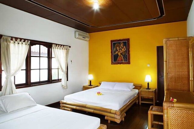 ユリ バンガローズ