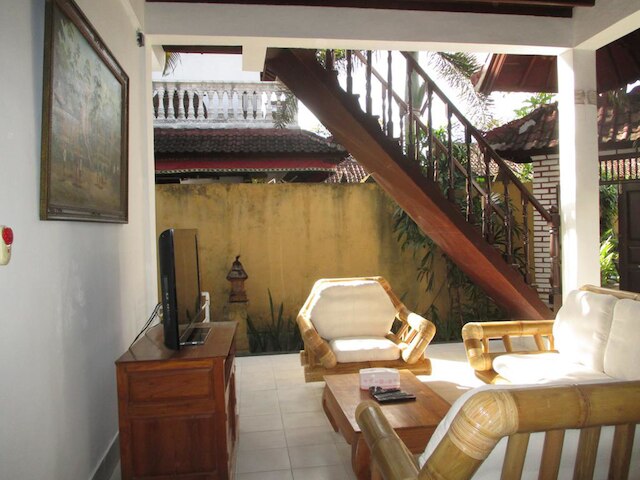 ユリ バンガローズ