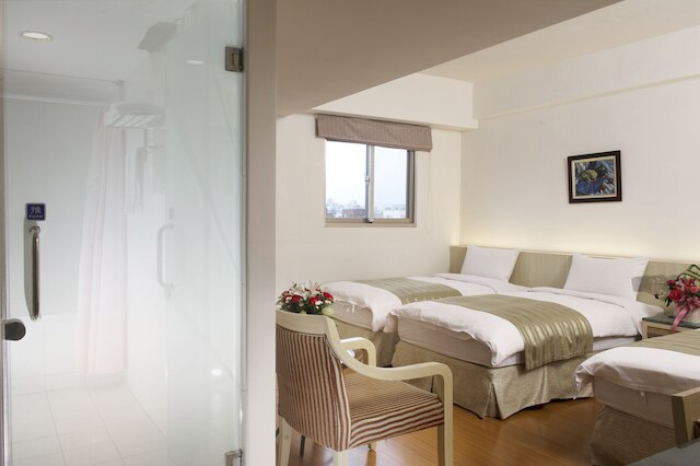 オーシャン ヒアリン ホテル (碧海藍天飯店)