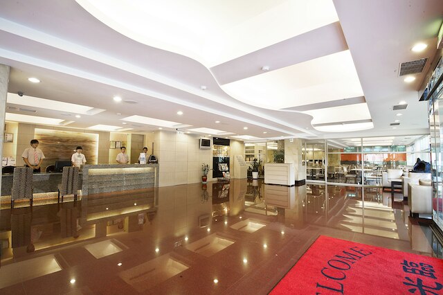 オーシャン ヒアリン ホテル (碧海藍天飯店)