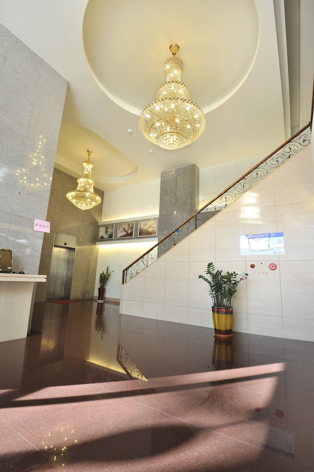 オーシャン ヒアリン ホテル (碧海藍天飯店)