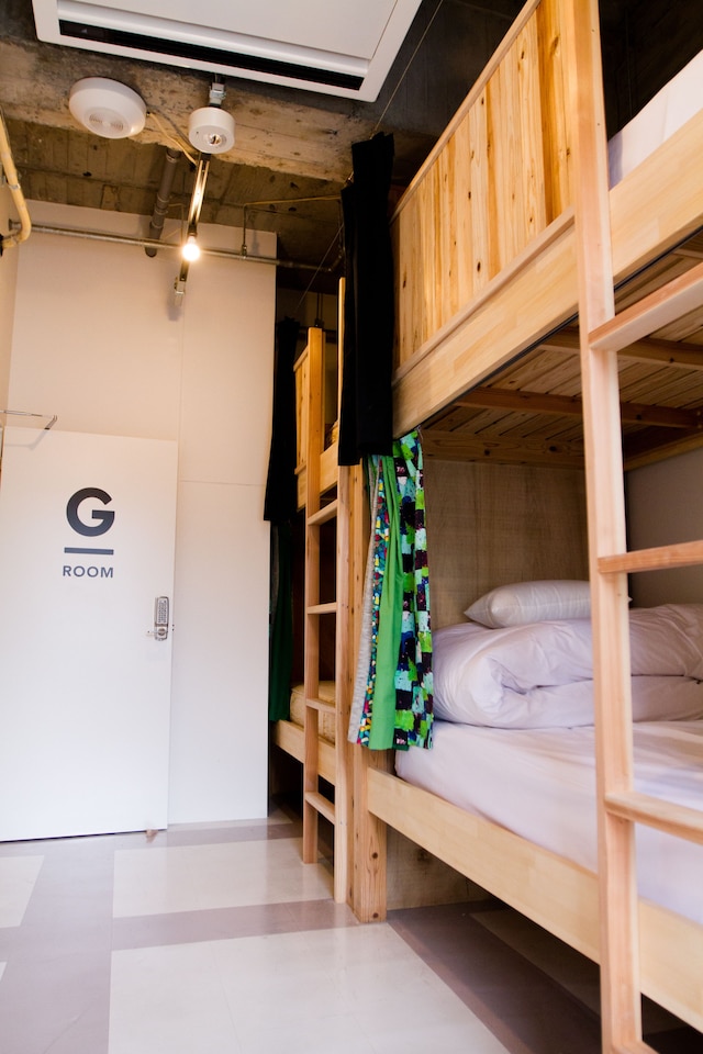 Hostel and Dining Tanga Table