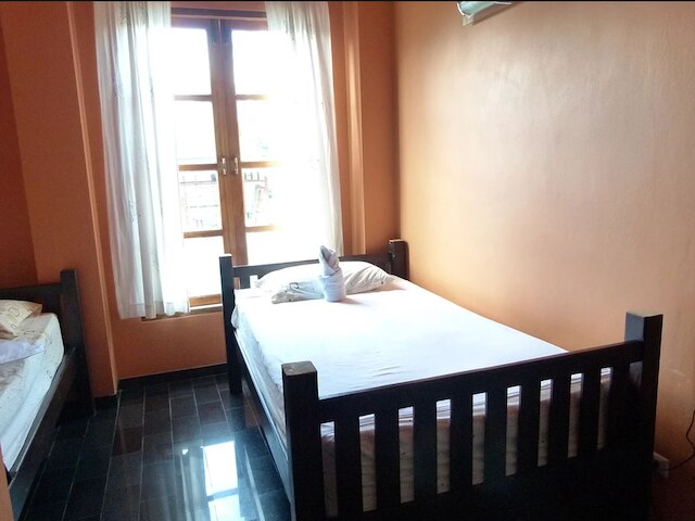 バーン ジョージズ ホテル