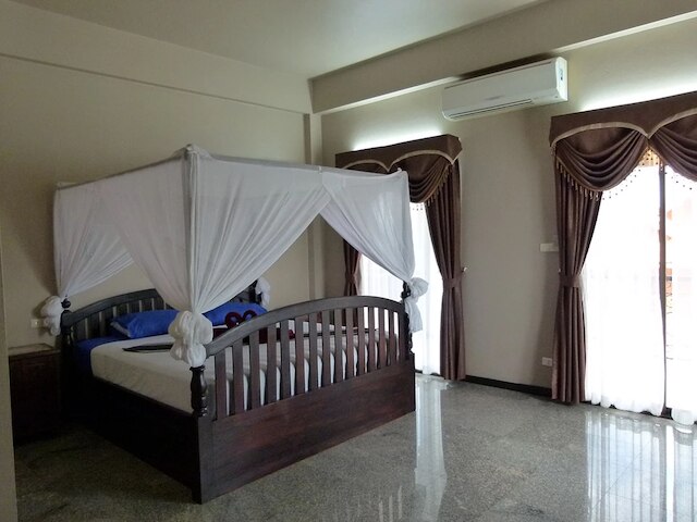 バーン ジョージズ ホテル