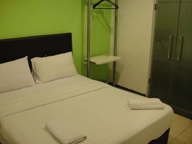 LSN ホテル タマン コノート