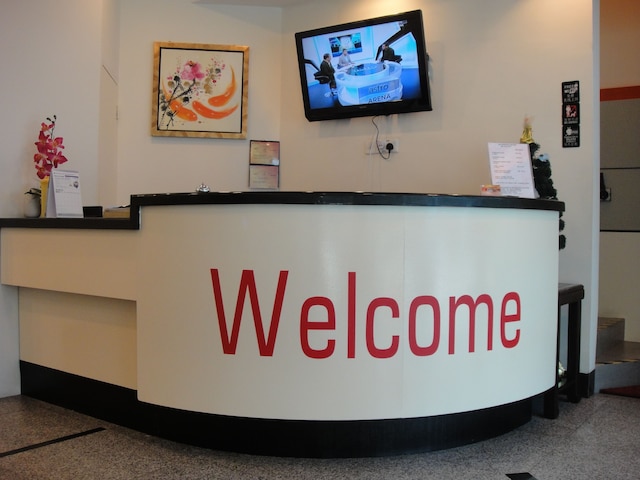 LSN ホテル タマン コノート